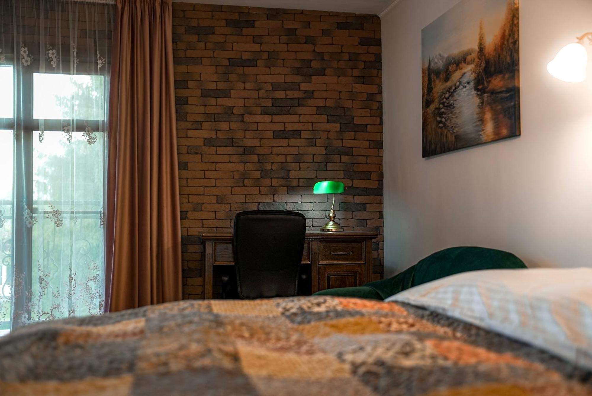 Bed and Breakfast Boutique Marlen à Ghimbav Extérieur photo