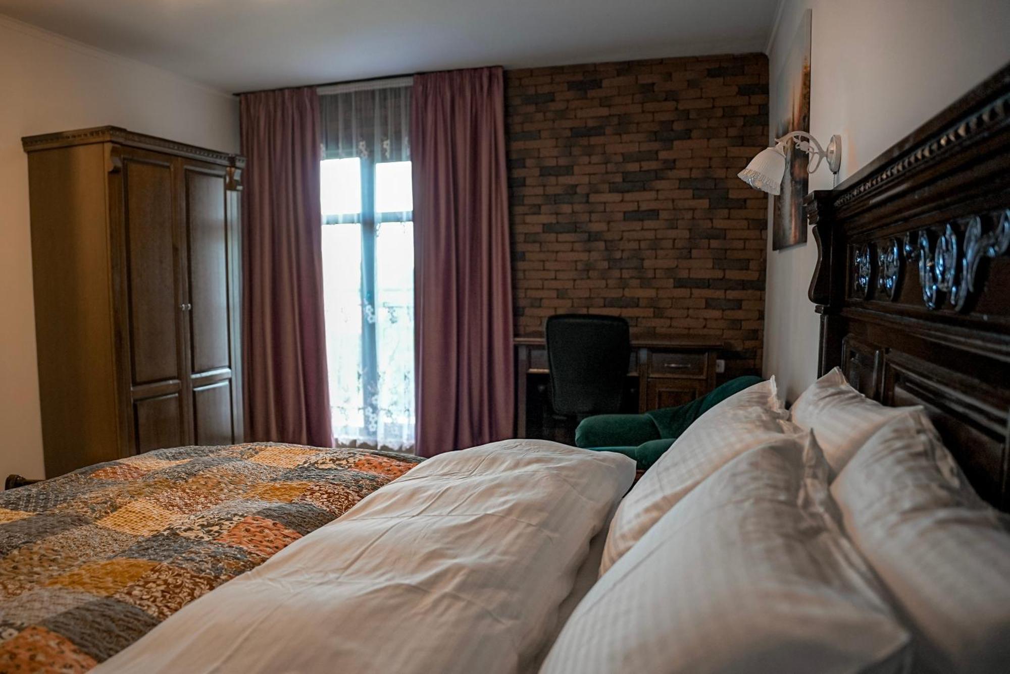 Bed and Breakfast Boutique Marlen à Ghimbav Extérieur photo