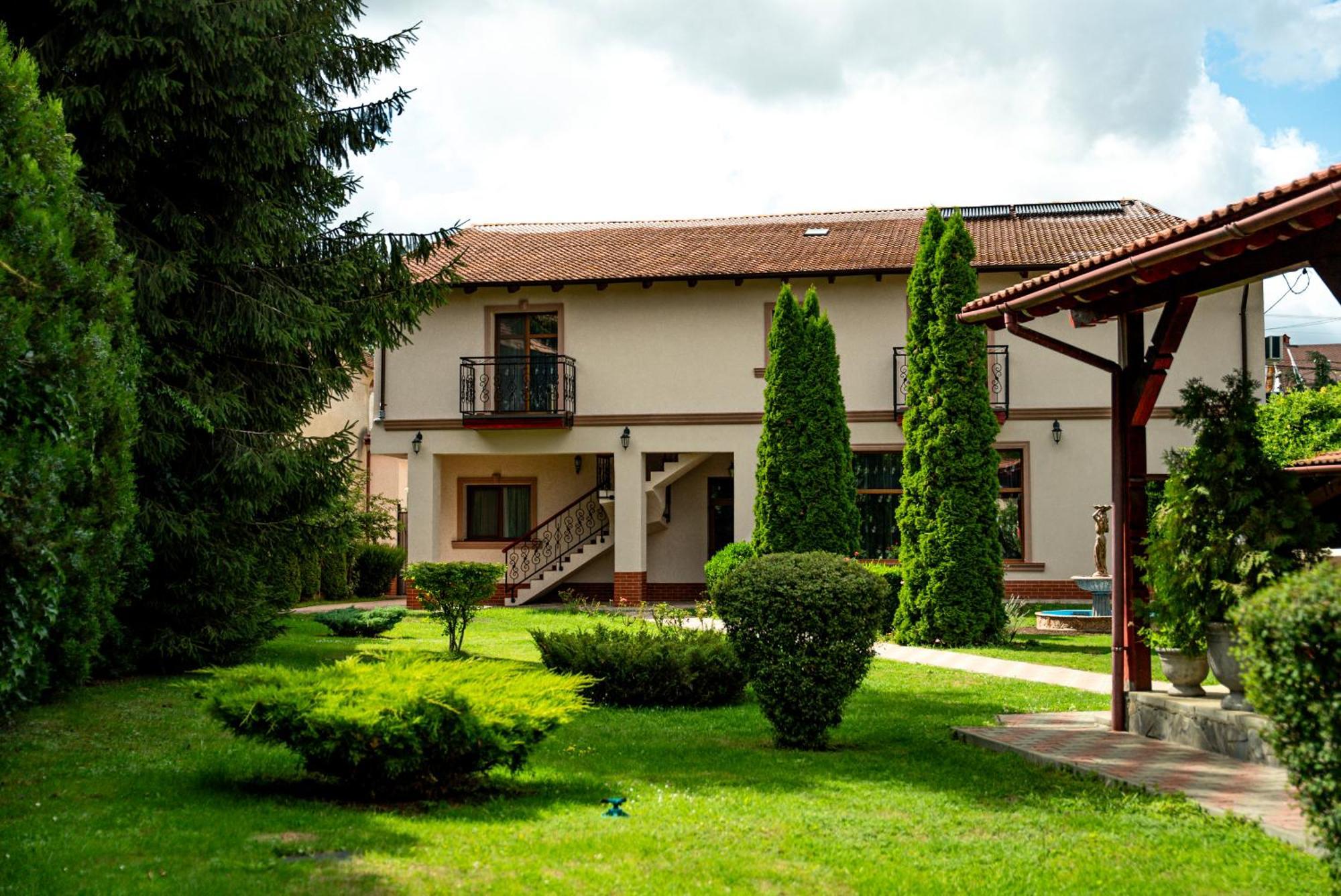 Bed and Breakfast Boutique Marlen à Ghimbav Extérieur photo