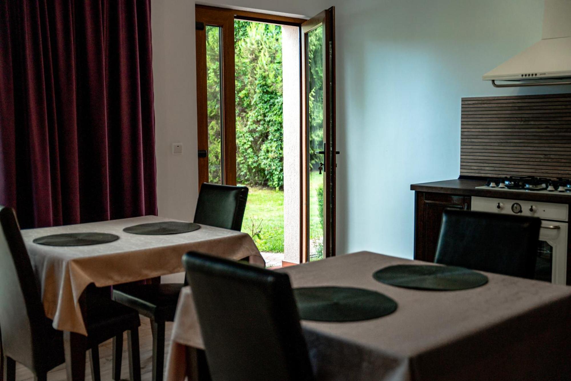 Bed and Breakfast Boutique Marlen à Ghimbav Extérieur photo