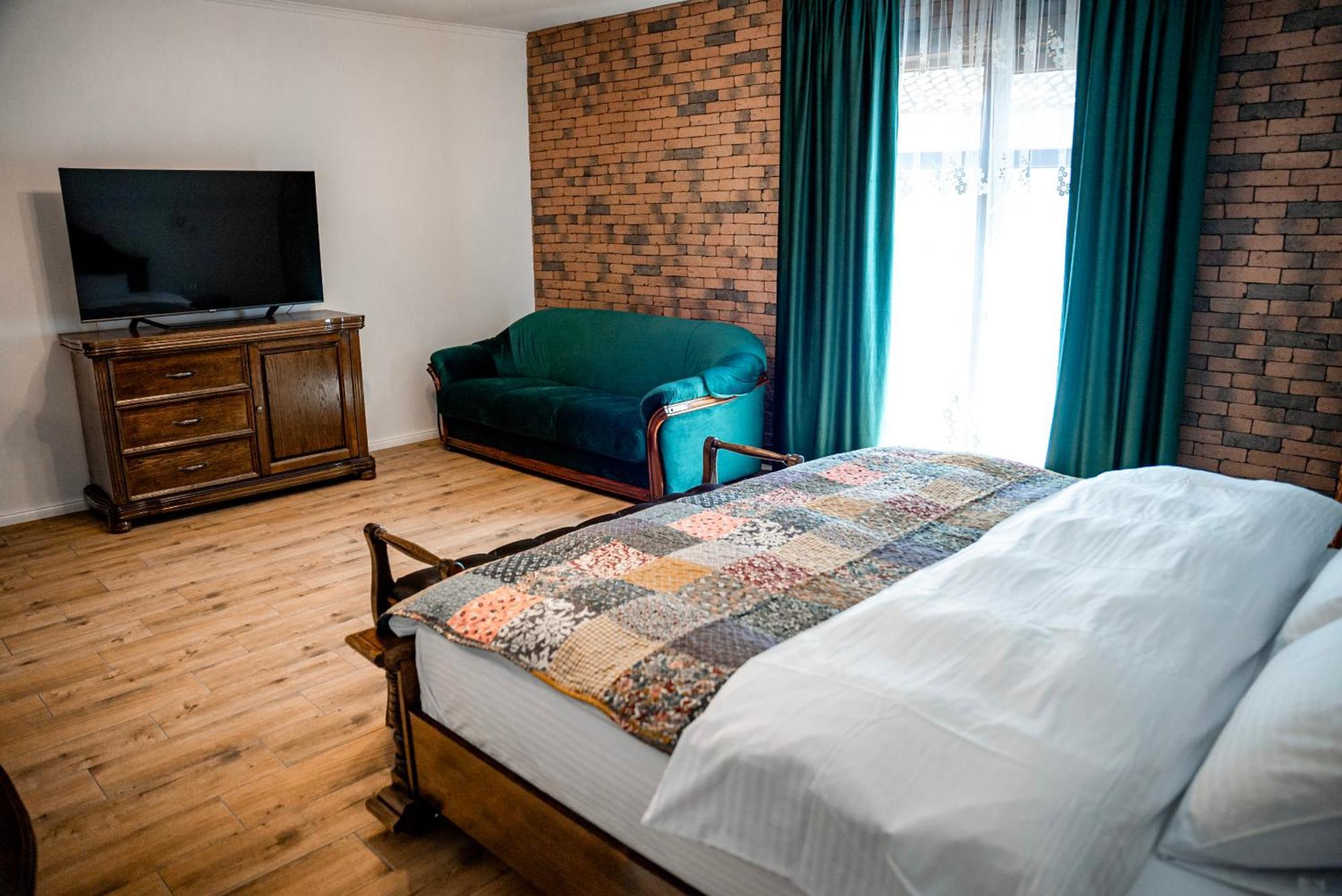 Bed and Breakfast Boutique Marlen à Ghimbav Extérieur photo