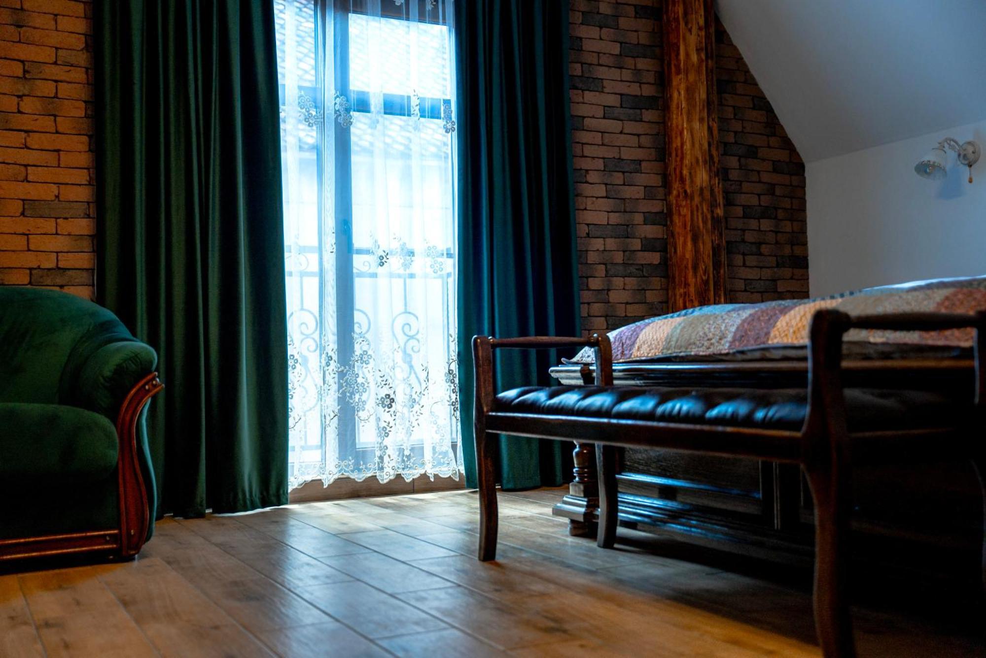 Bed and Breakfast Boutique Marlen à Ghimbav Extérieur photo