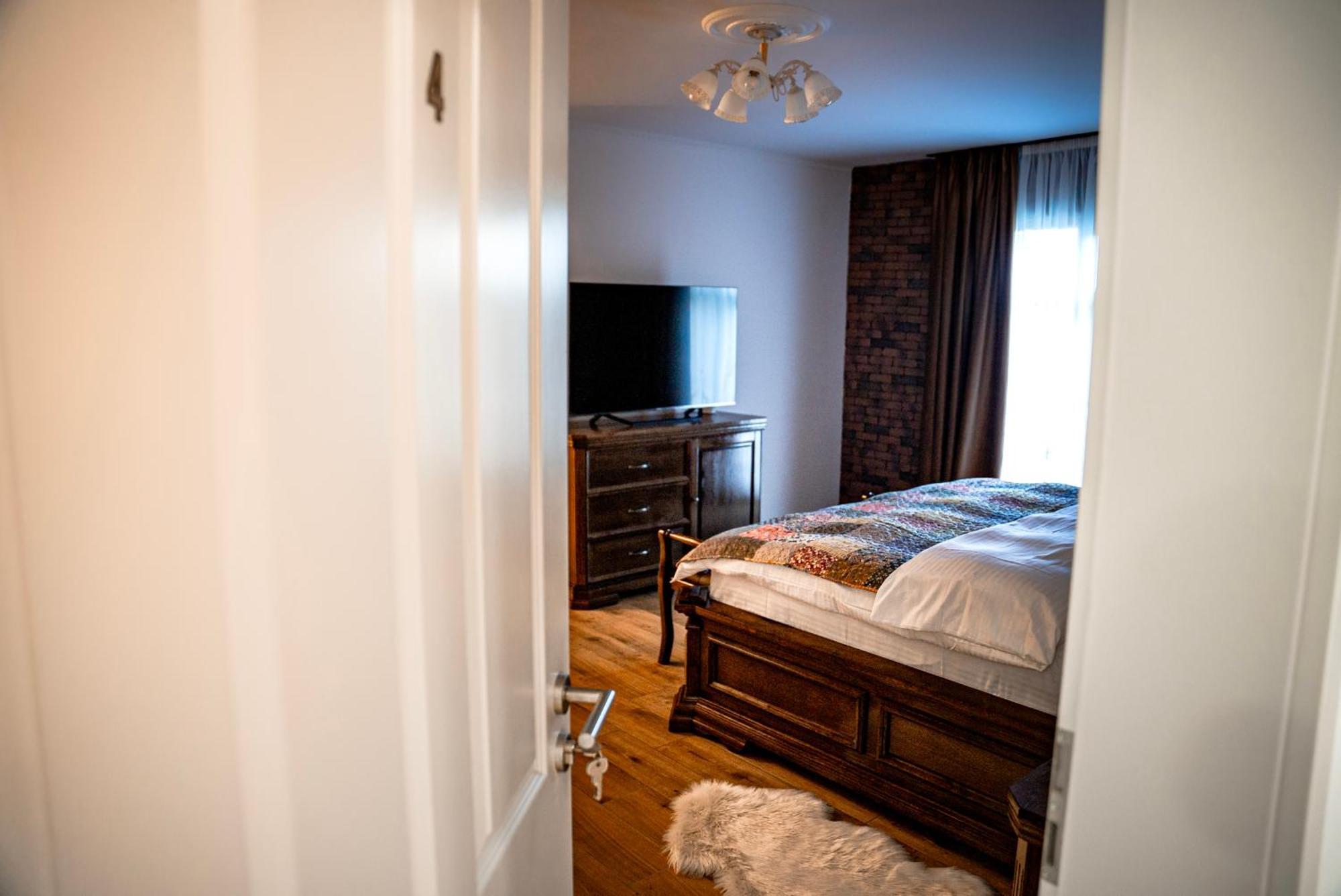 Bed and Breakfast Boutique Marlen à Ghimbav Extérieur photo
