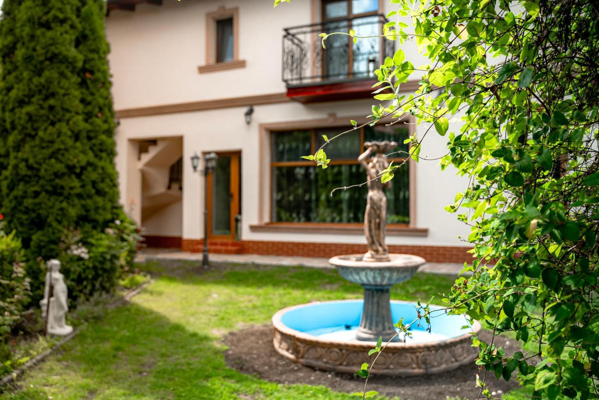 Bed and Breakfast Boutique Marlen à Ghimbav Extérieur photo