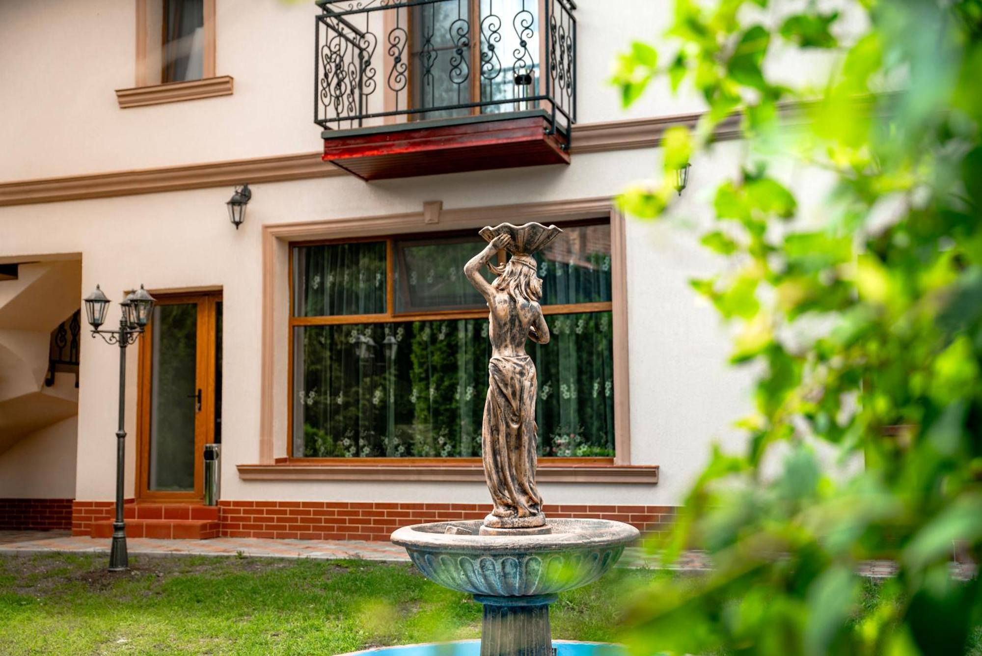 Bed and Breakfast Boutique Marlen à Ghimbav Extérieur photo