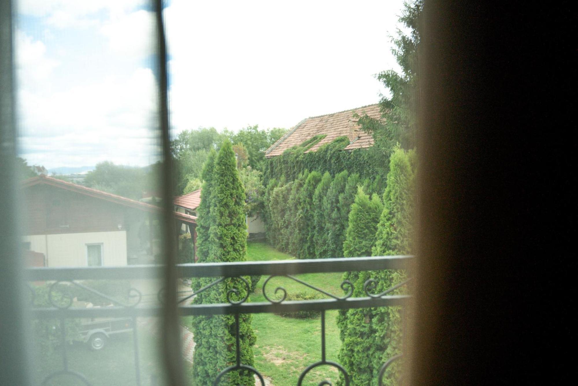 Bed and Breakfast Boutique Marlen à Ghimbav Extérieur photo